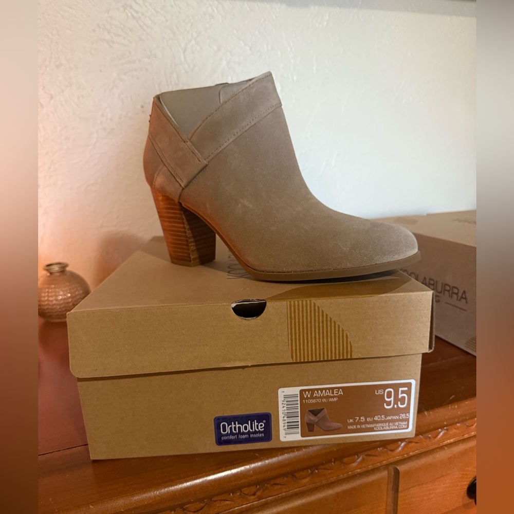 UGG Women's Ankle Boots in Taupe Koolabura Women’s 9.5